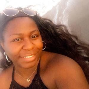 Meet your Posher, Dee-dee